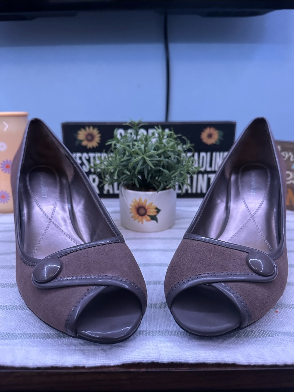 NWOT Women’s Taupe Peep-Toe Pumps